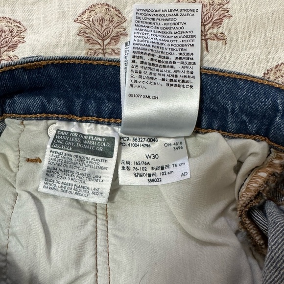 Levi’s 501 High Rise Women’s Shorts Raw Hem - Picture 5 of 9